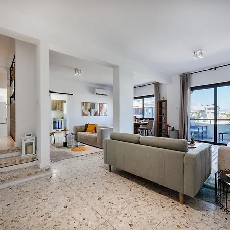 Trygoni Court - Elegant Downtown 3-bdr דירה *