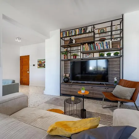 Trygoni Court - Elegant Downtown 3-bdr דירה *