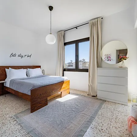 Trygoni Court - Elegant Downtown 3-bdr דירה