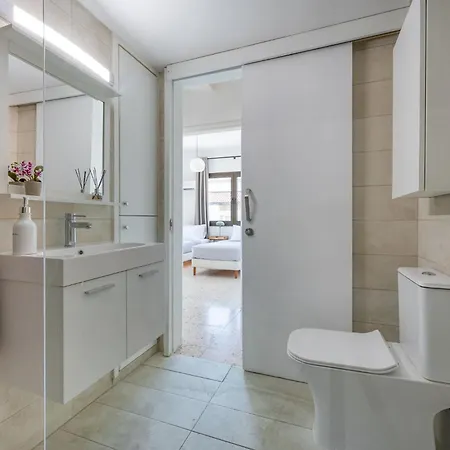 Trygoni Court - Elegant Downtown 3-bdr דירה