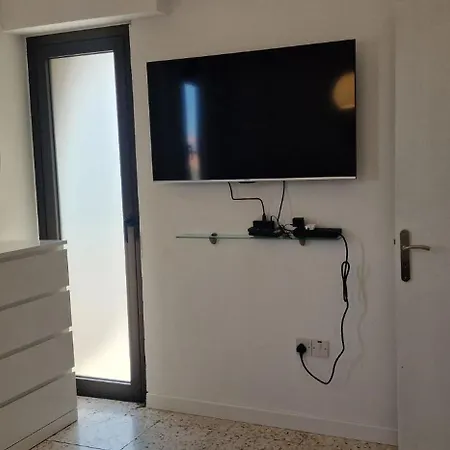 Trygoni Court - Elegant Downtown 3-Bdr Apartment