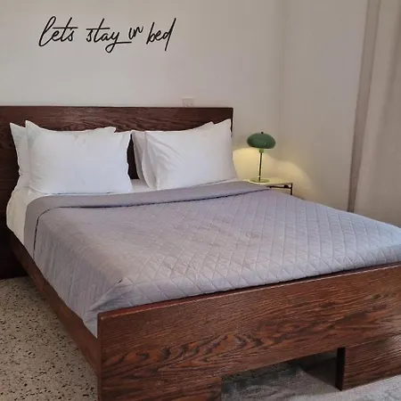 Trygoni Court - Elegant Downtown 3-Bdr Apartment