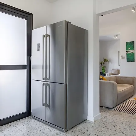 Trygoni Court - Elegant Downtown 3-bdr Apartment *
