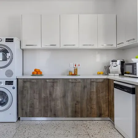 Trygoni Court - Elegant Downtown 3-bdr Limassol