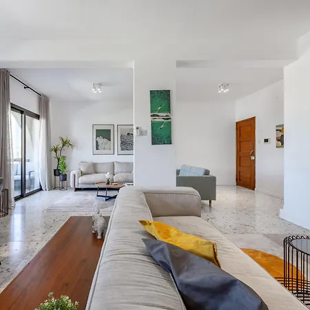 Trygoni Court - Elegant Downtown 3-bdr Limassol