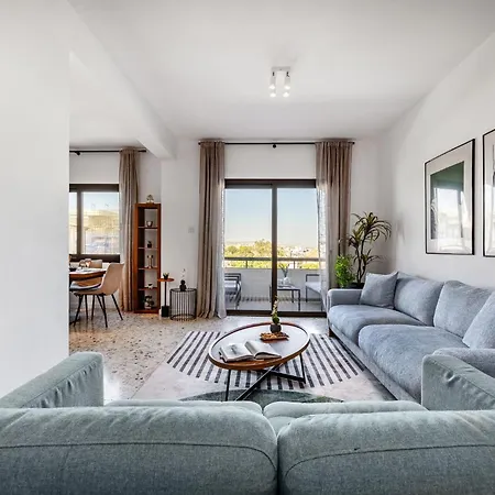 Trygoni Court - Elegant Downtown 3-bdr Apartment Limassol